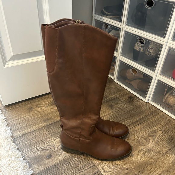 Shoes - Brown knee high boots